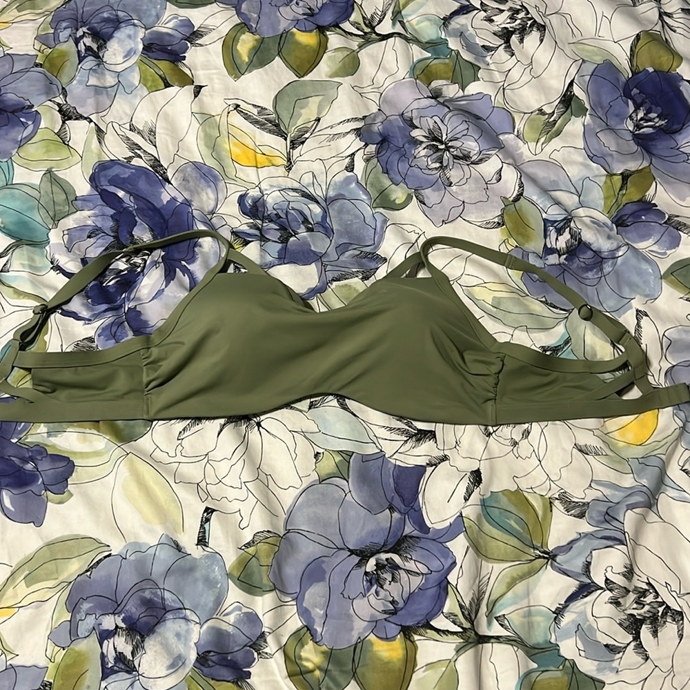Athleta Sage Green Swimsuit Top, 38B/C